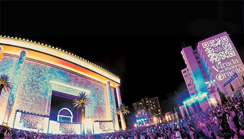 postVigília da Virada reúne milhares no Templo de Salomãona categoriaNotícias