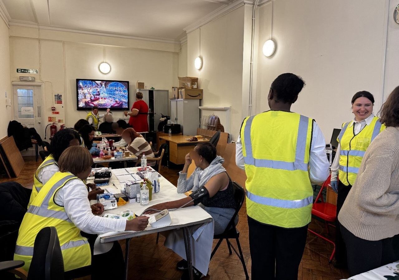 postVoluntárias da Universal visitam refúgio para mulheresna categoriaAção Social