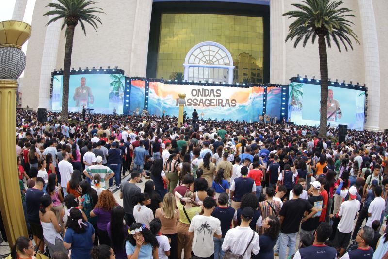 post Reúne milhares de jovens e marca o início de 2026 com fé e propósitona categoriaLuau FJU