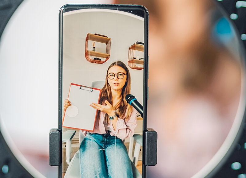 Imagem de capa - A era dos "especialistas" instantâneos e a desvalorização do conhecimento real