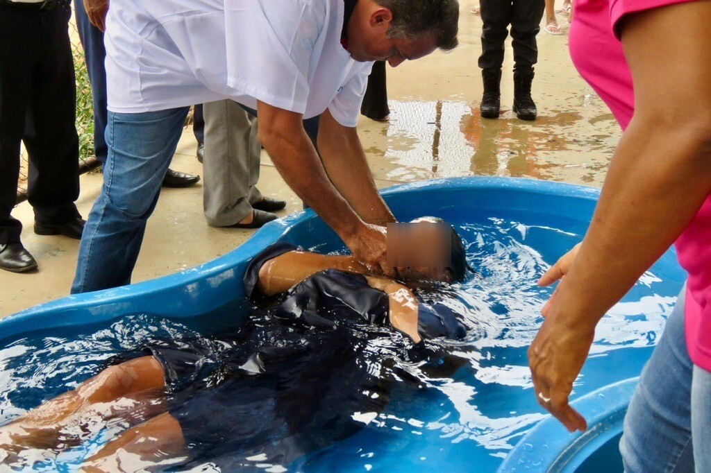 Imagem de capa - Detentas se batizam na Cadeia Feminina do estado de Roraima
