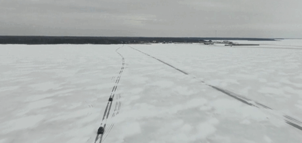 mar vira uma estrada de gelo na Estônia