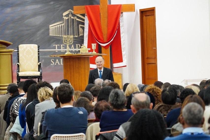 postBispo Edir Macedo realiza reunião em Roma e celebra 33 anos da Universal no paísna categoriaViagem missionária pela Europa