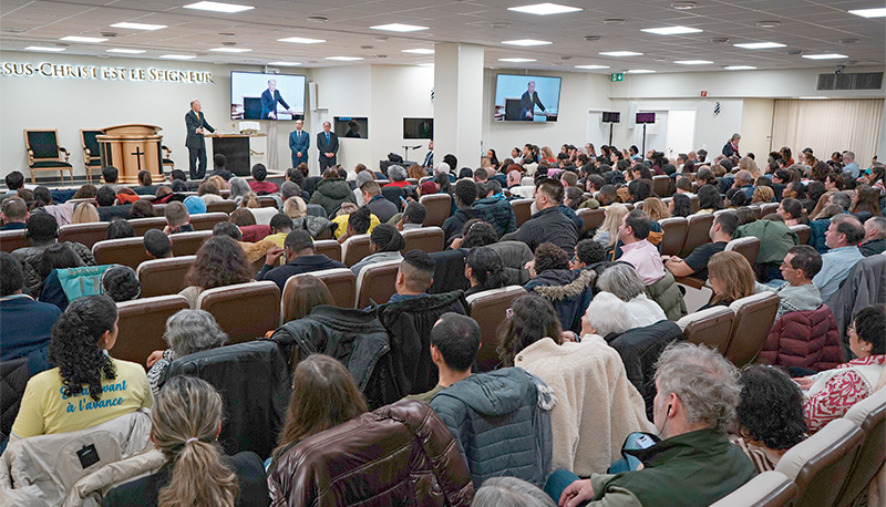 Imagem de capa - Bispo Macedo realiza viagem missionária pela Europa