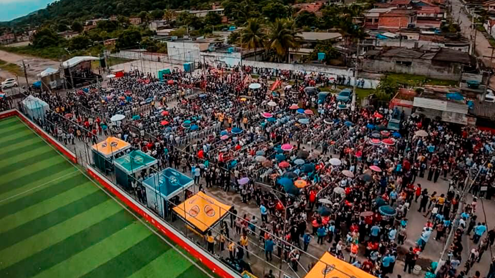 postReúne 3 mil pessoas e distribui 2 mil Bíblias no Complexo do Salgueirona categoria'FJU nas Comunidades'