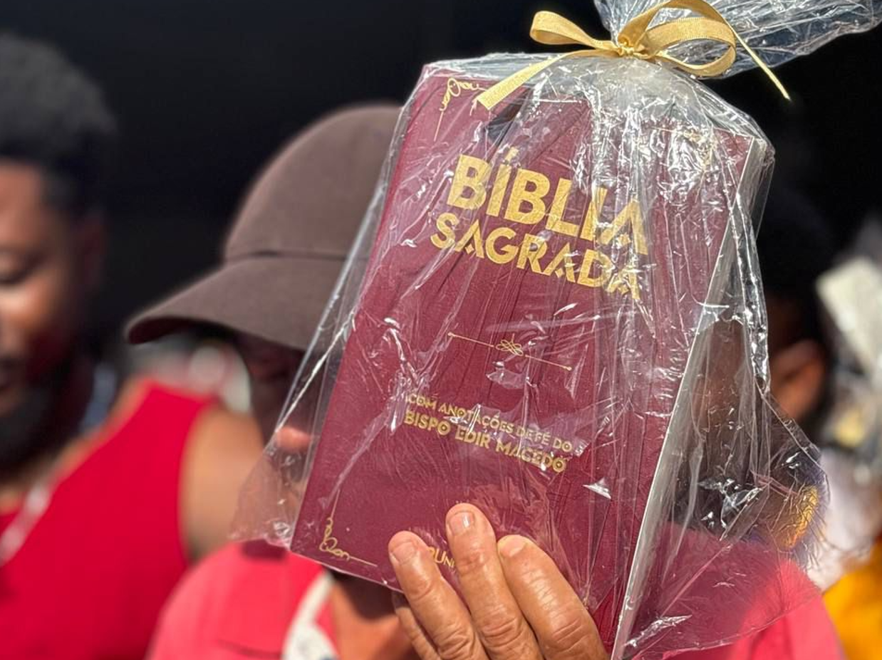 Imagem de capa - Projeto Fome da Palavra leva Bíblias à Comunidade Baracela, em São Paulo