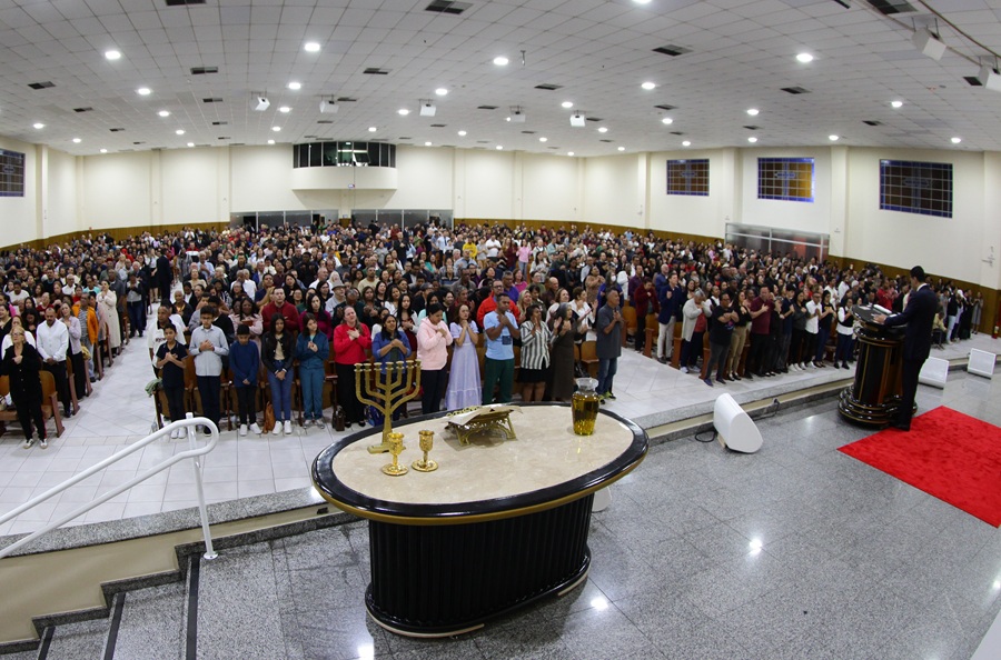 Imagem de capa - "O Poder do Espírito Santo" foi o tema do terceiro dia da Semana do Poder em Diadema