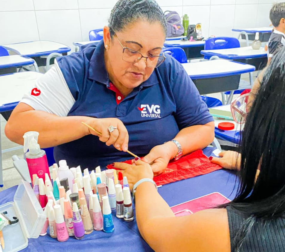 Unisocial promove ação solidária em Caucaia (CE) com doação de Bíblias 
