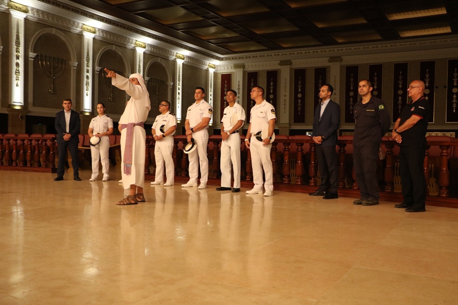 Militares da Marinha do Brasil realizam visita ao Templo de Salomão e ao Jardim Bíblico 