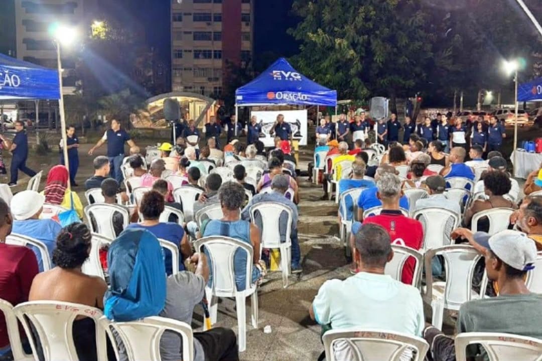 Anjos da Madrugada realizam ação social no centro de Salvador (BA)