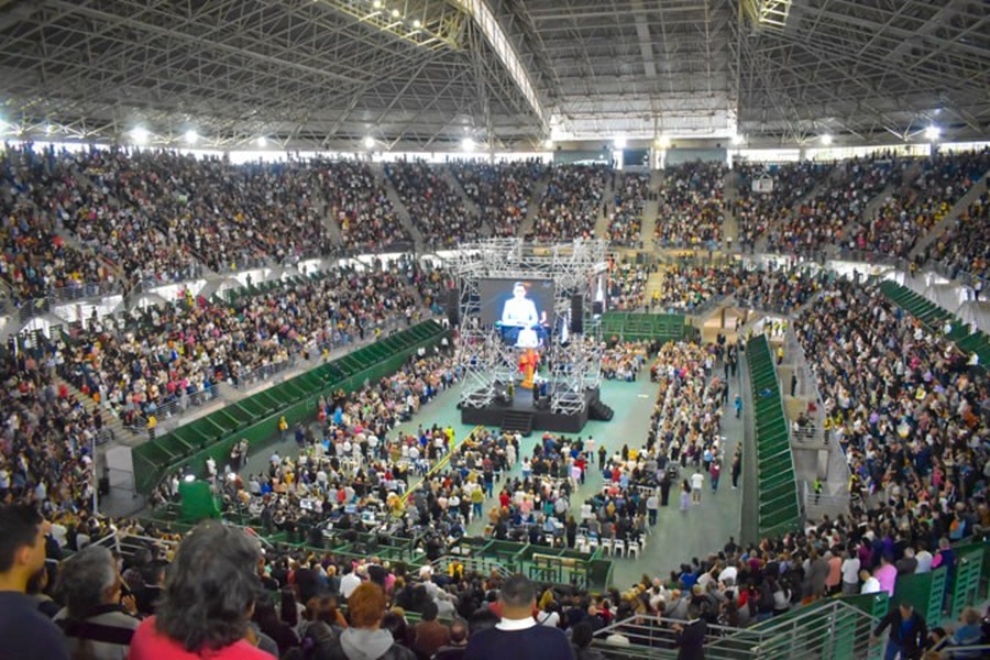 Evento reúne milhares de pessoas e arrecada toneladas de alimentos na Argentina