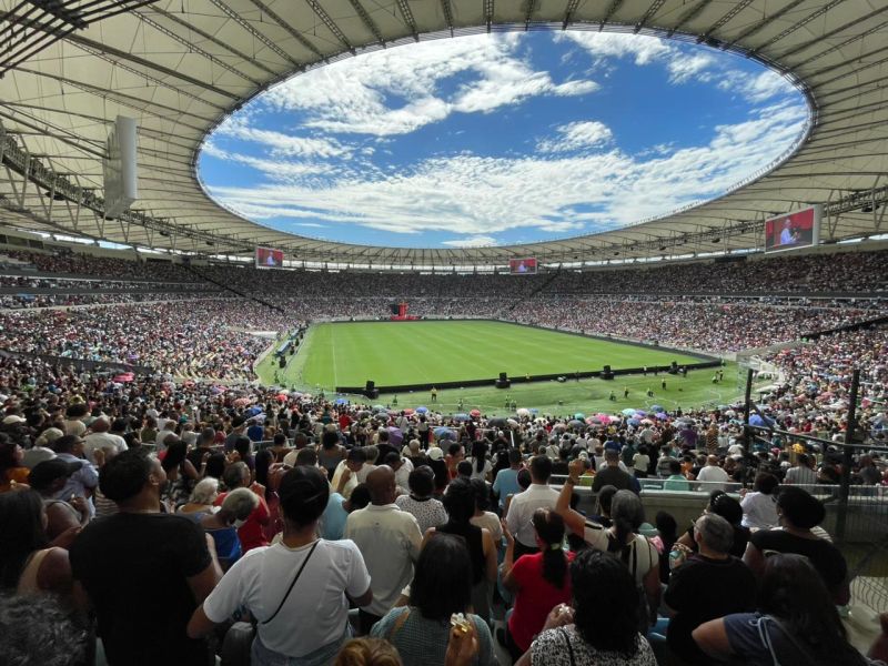 postMais de 200 mil participam do “Família ao Pé da Cruz” no Maracanãna categoriaNotícias