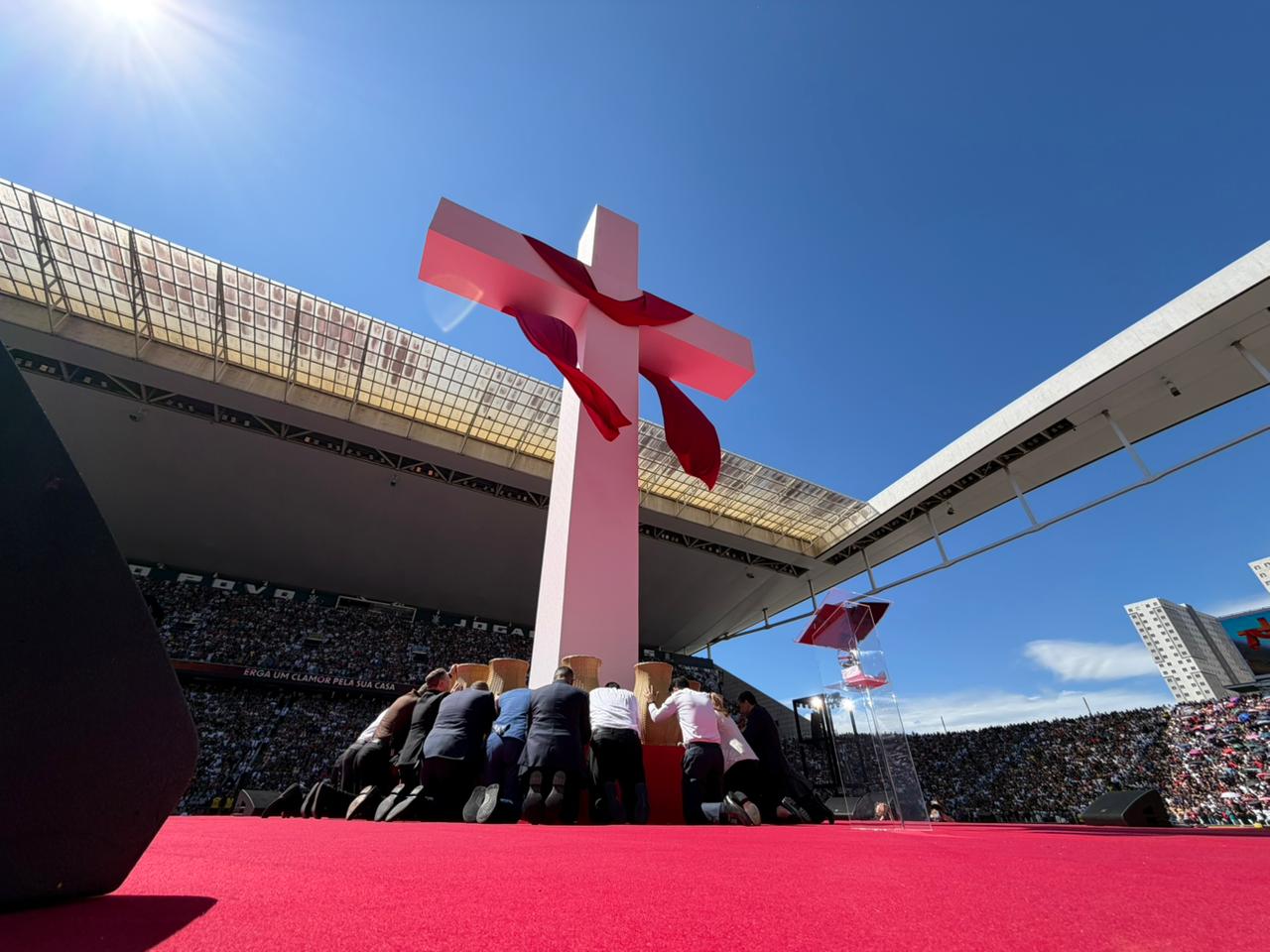 postFamília ao Pé da Cruz na Neo Química Arena reúne multidões para clamar pela paz nos laresna categoriaNotícias