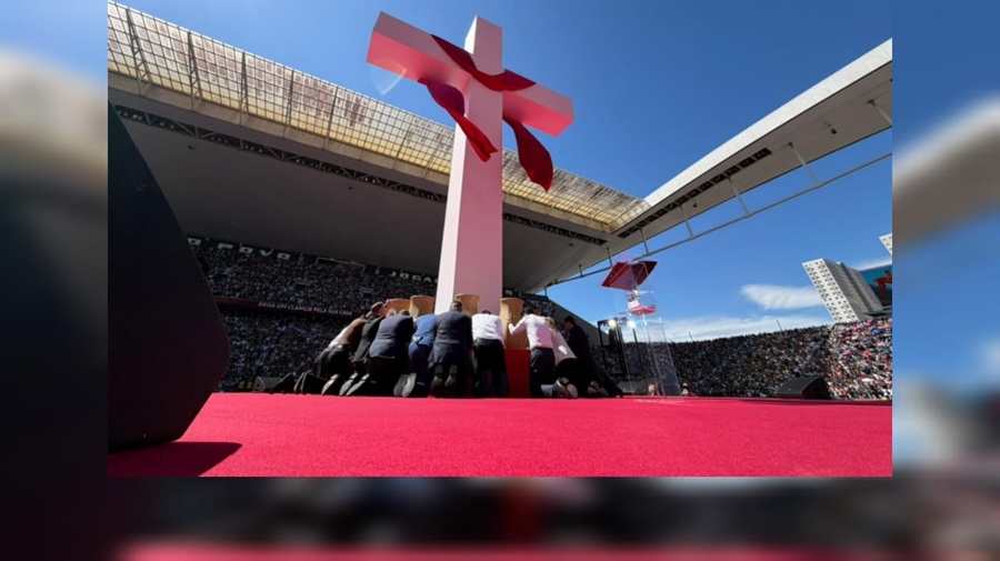 postVeja aqui a 1ª reunião na Neo Química Arena, em SPna categoria"Família ao Pé da Cruz"