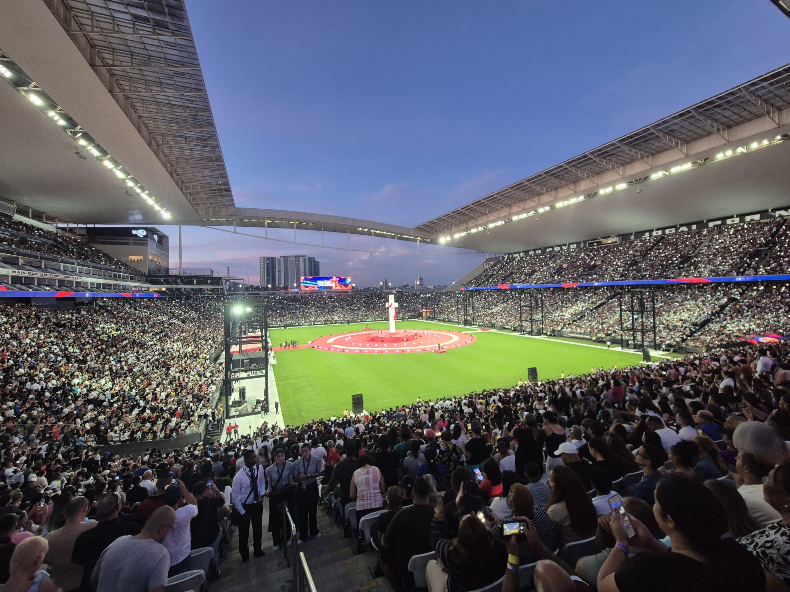 postFamília ao Pé da Cruz: 2º encontro, às 17h, na Neo Química Arena, em SP, reúne multidão e encerra megaeventona categoriaNotícias