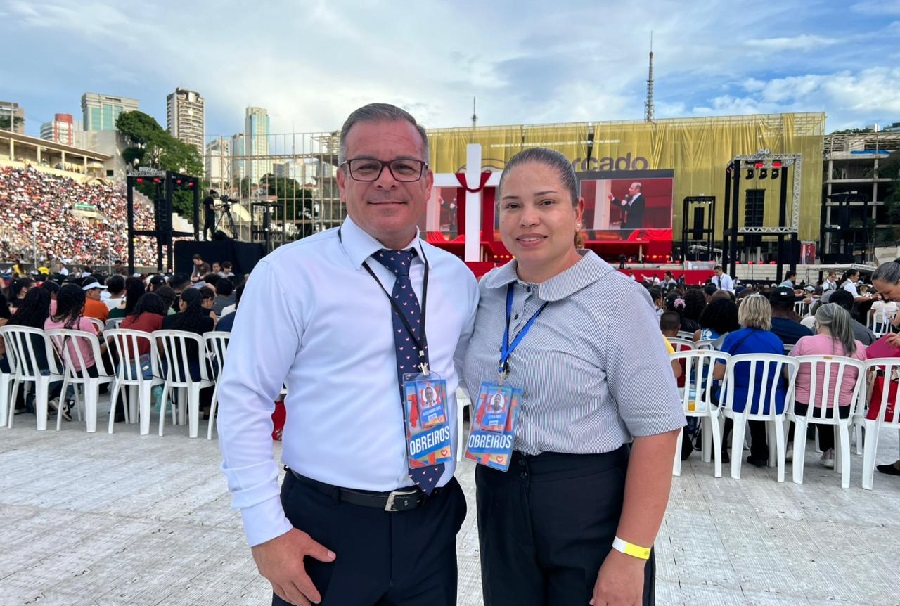 Família ao Pé da Cruz