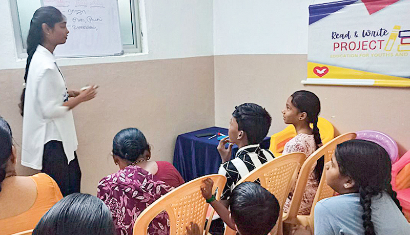 postLer e escrever leva alfabetização a adultos na Índiana categoriaUniversal em Movimento