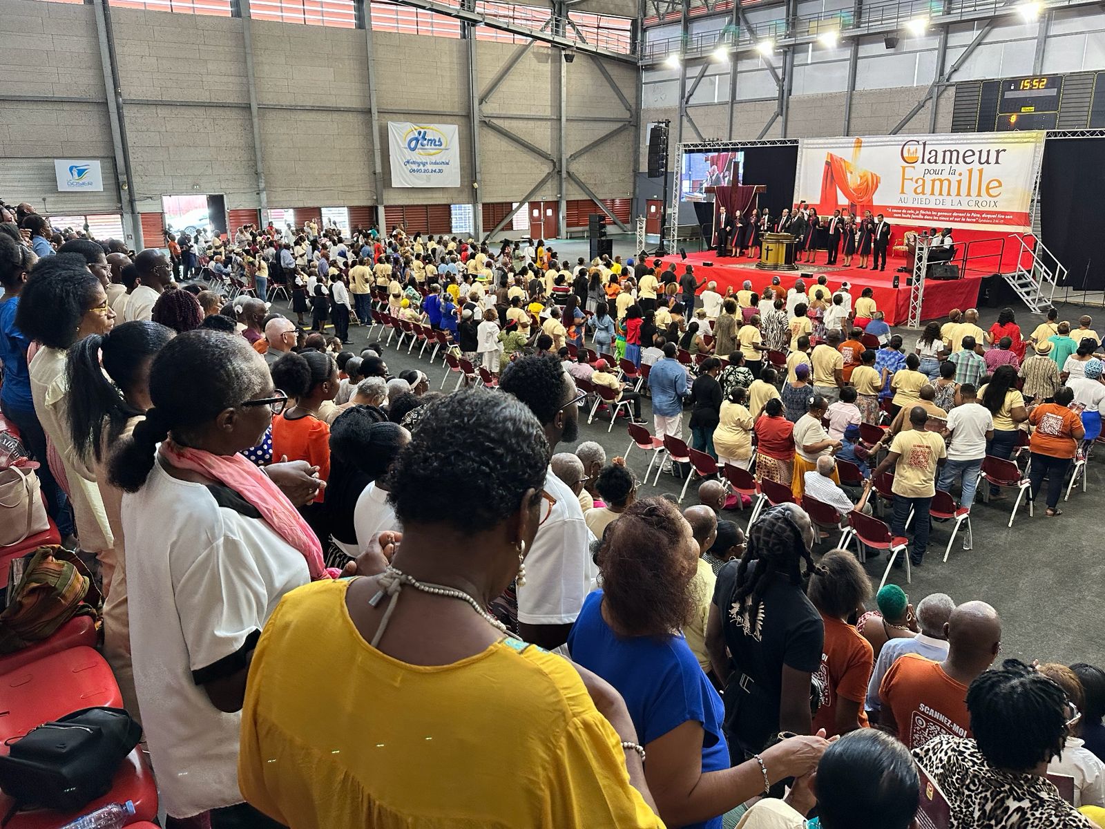 postFamília ao Pé da Cruz reúne mais de 2.000 pessoas em Guadeloupena categoriaNotícias