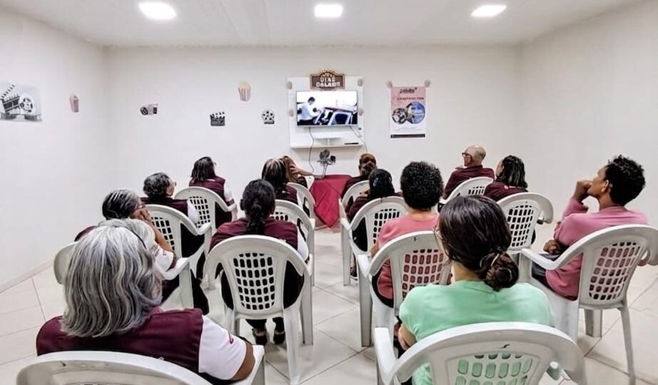 postSessão de cinema proporciona entretenimento e reflexão para idososna categoriaNotícias