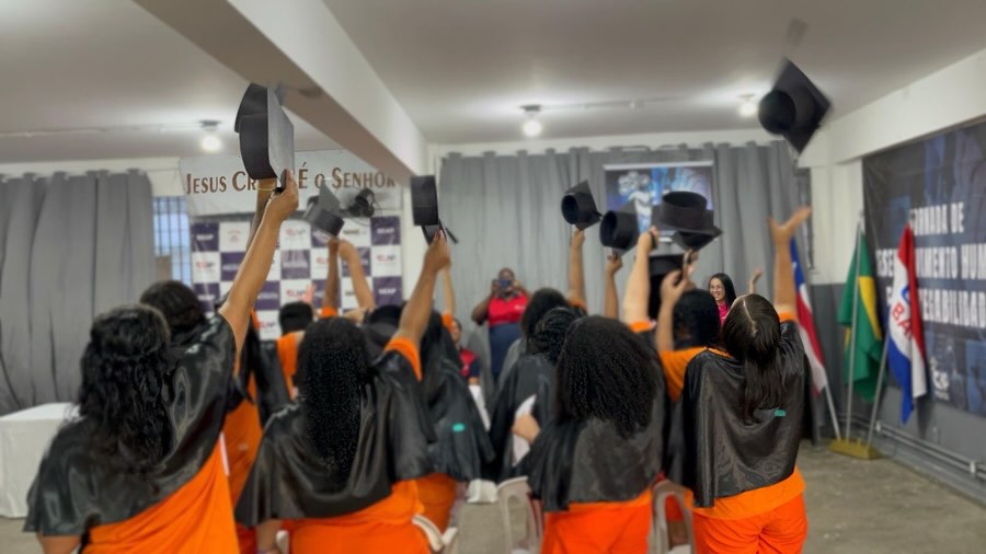 Curso de pizzaiolo capacita detentas em presídio feminino de Salvador