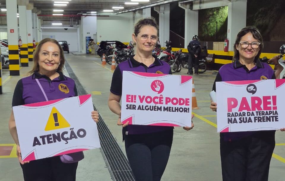 Auxiliares da TdoA realizam ação em estacionamento de João Pessoa (PB)