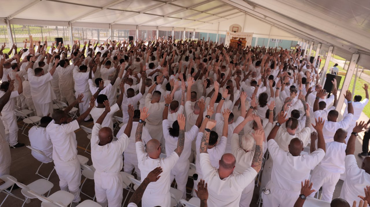 post'Universal Beyond Bars' promove recomeço para detentos no Texas (EUA)na categoriaNotícias
