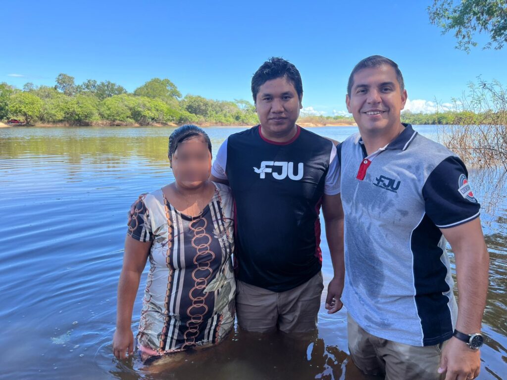 Universal realiza batismo e evangelização em aldeia indígena no Tocantins