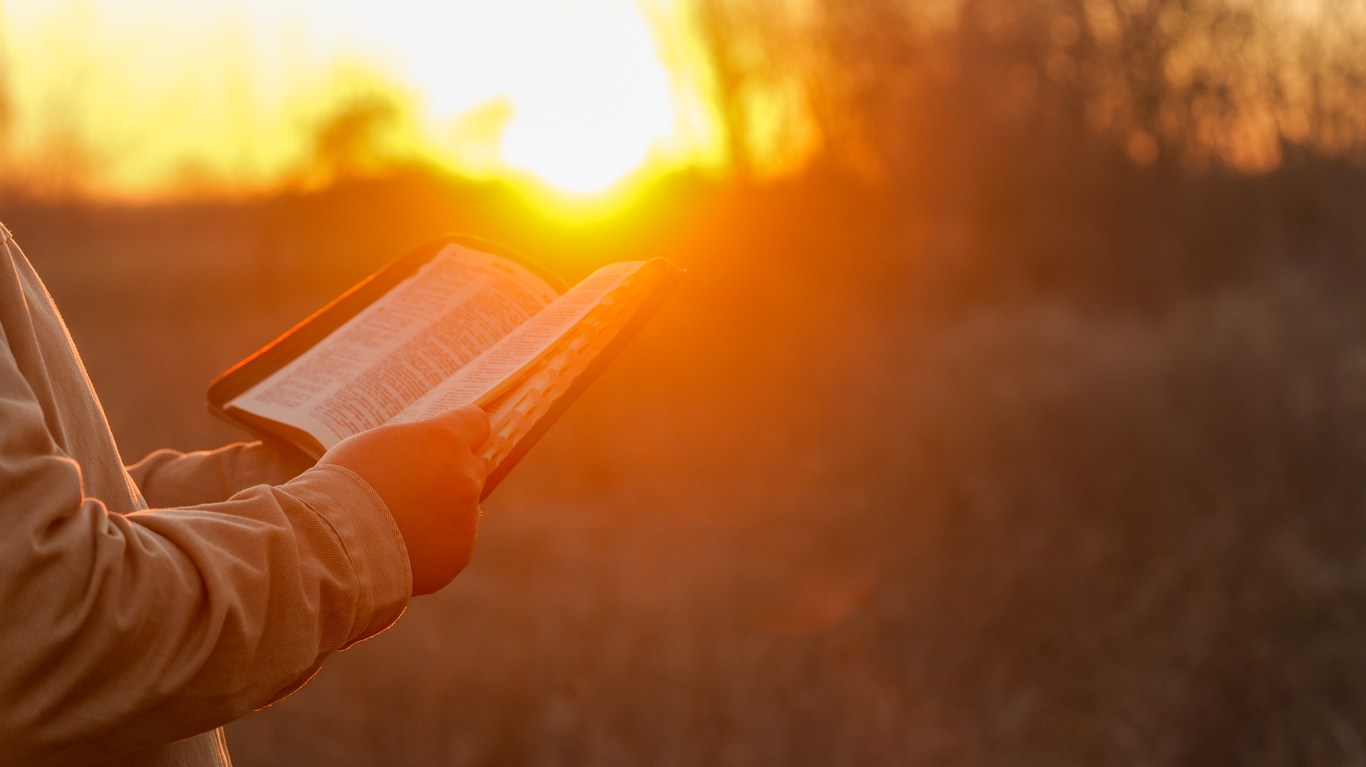 postIgrejas de Deus: Leia no blog e entendana categoriaEster Bezerra