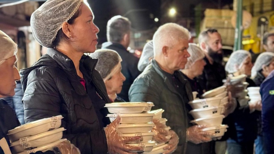 postAnjos da Madrugada reforça ações contra o frio e leva dignidade às ruas de Curitibana categoriaNotícias