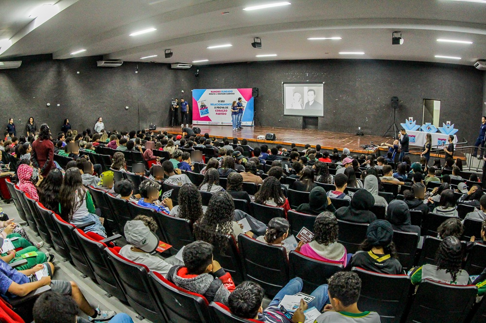 postAula especial leva orientação sobre relacionamentos saudáveis a alunosna categoria'Namoro Blindado nas Escolas' em Embu das Artes, SP
