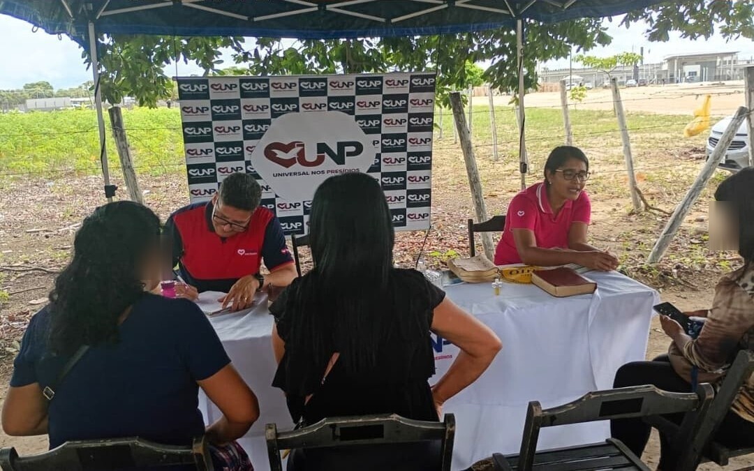 postFamiliares de detentos recebem apoio de voluntários em Maceió (AL)na categoriaNotícias