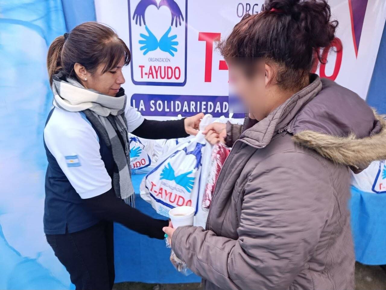 Imagem de capa - T-Ayudo distribui mais de 200 quilos de alimentos a famílias de José C. Paz