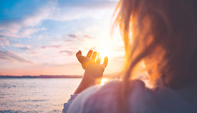woman try to grab the sun