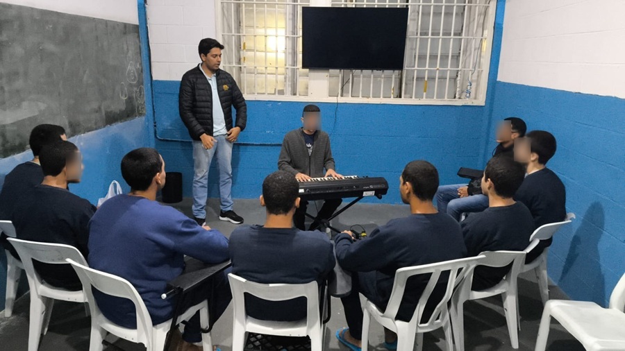 FJU e USE investem na formação de jovens por meio da arte e da capacitação