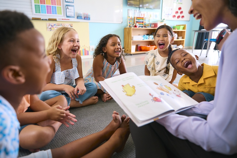 postSuécia amplia uso de livros impressos nas escolas após queda no desempenho de estudantesna categoriaComportamento