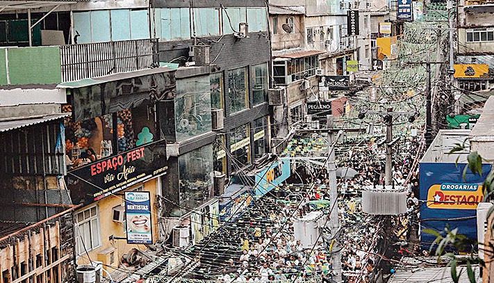 Imagem de capa - 'FJU nas Comunidades' leva esperança à Rocinha com a entrega de 2,5 mil Bíblias