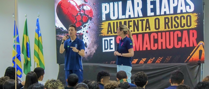 Namoro Blindado leva orientação sobre relacionamentos saudáveis a estudantes do Distrito Federal