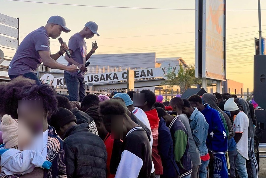 Imagem de capa - "Vale a Pena Viver": evento na Zâmbia mostra aos jovens que existe solução para os problemas emocionais