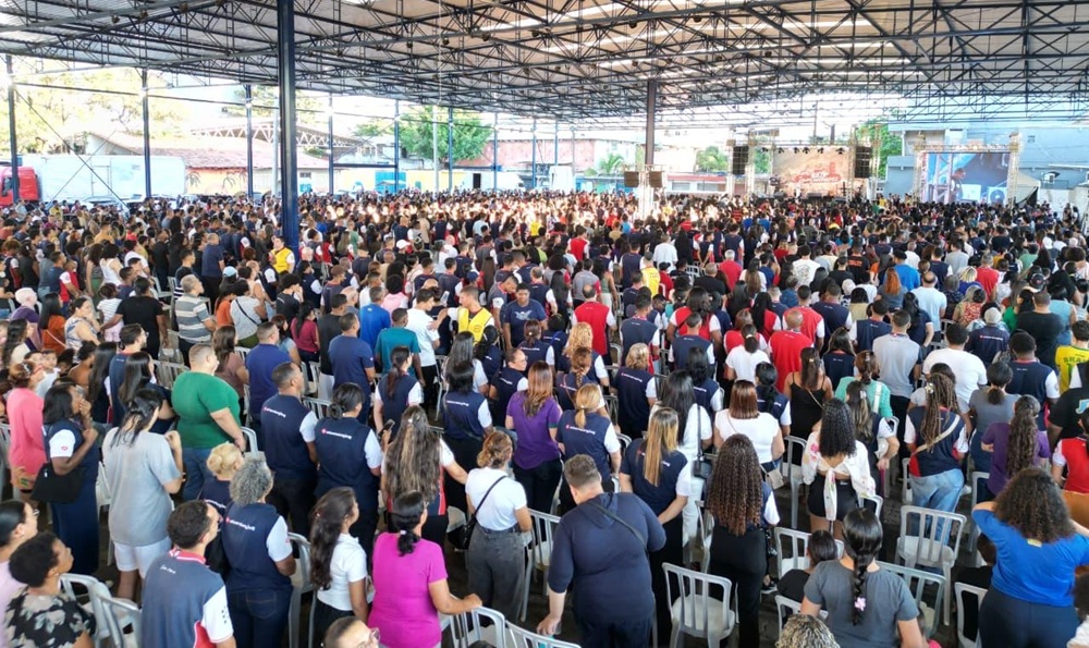 Imagem de capa - FJU nas Comunidades reúne mais de 4 mil pessoas no Complexo da Maré e distribui 2,5 mil Bíblias