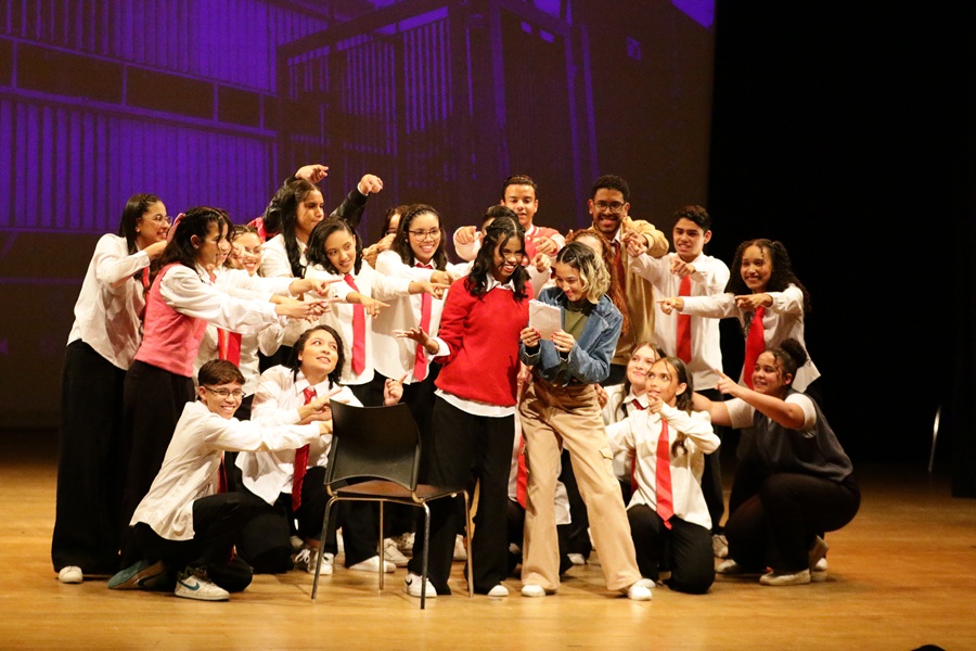 “Primeiro Passo”: musical de jovens aprendizes transforma formação profissional em espetáculo
