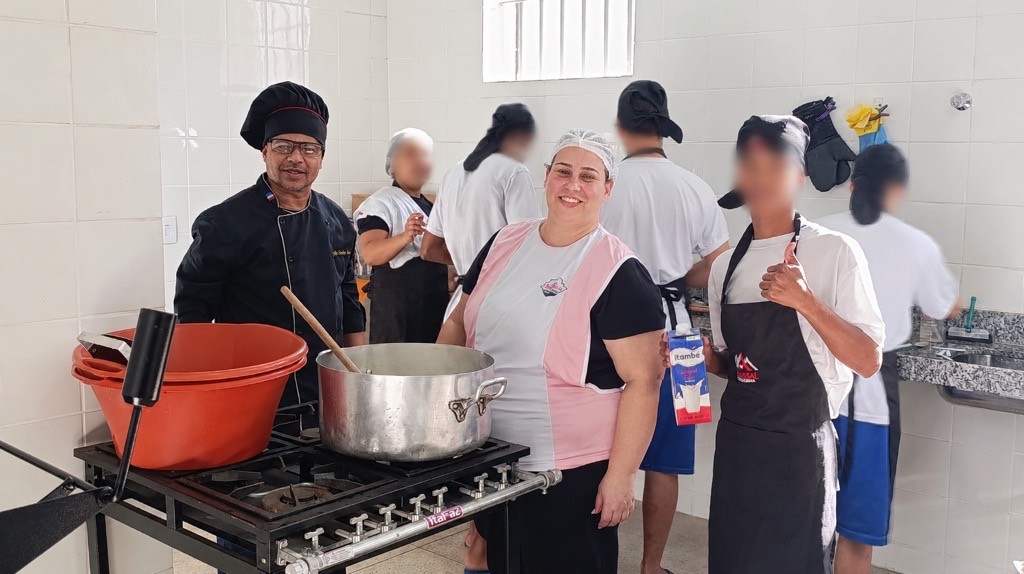 Imagem de capa - Oficina de culinária incentiva aprendizado e novas perspectivas para adolescentes em unidade socioeducativa