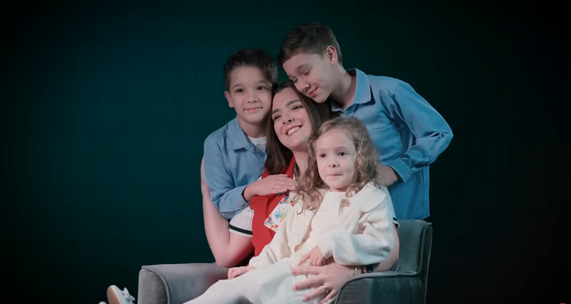 Imagem de capa - Mãe autista encontra na fé a força para cuidar dos três filhos com TEA