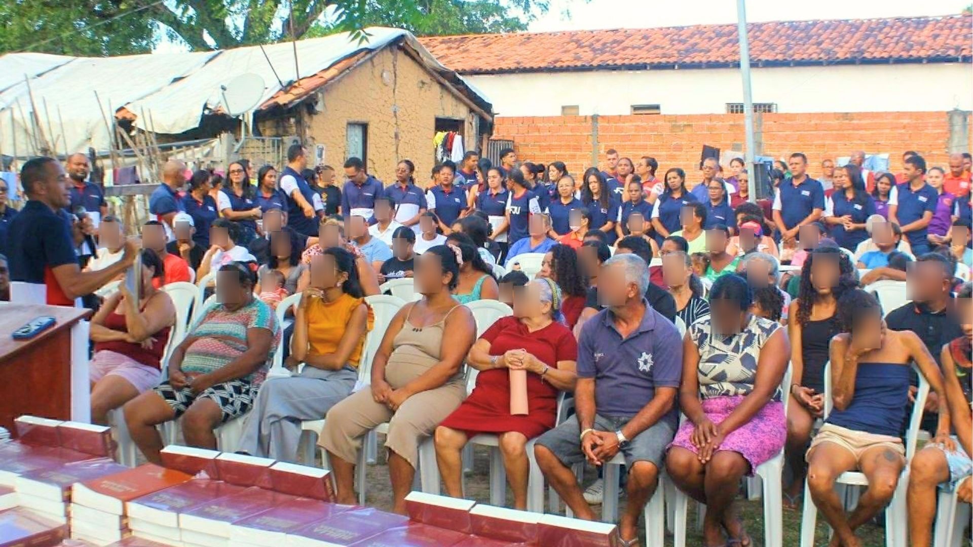 Imagem de capa - Universal promove encontro de fé e distribui Bíblias em lixão de Caxias (MA)
