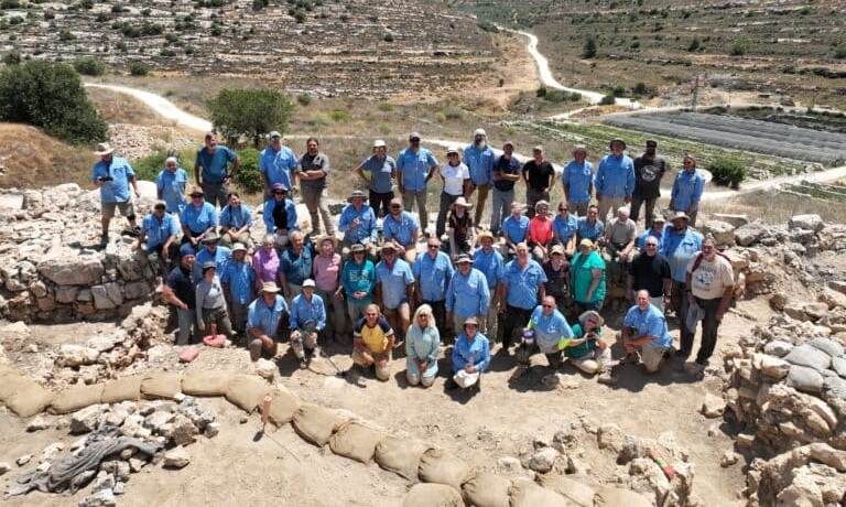 Imagem de capa - Arca da Aliança: pesquisadores da Associates for Biblical Research (ABR) encontram algo