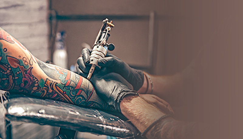 Imagem de capa - O que a tatuagem faz com o corpo?