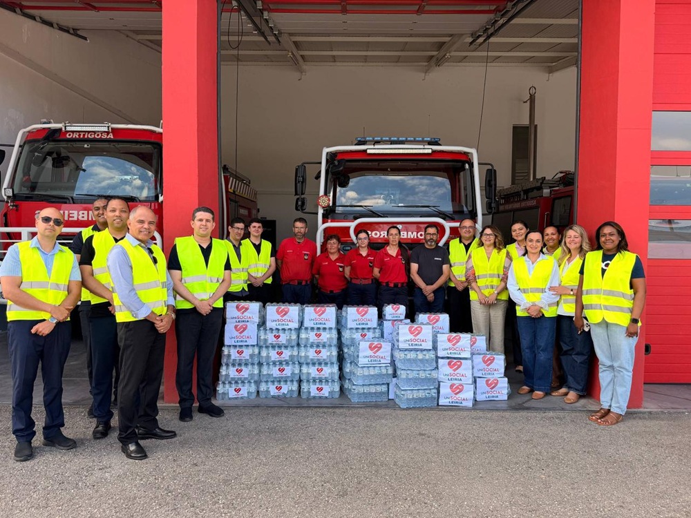 Imagem de capa - Unisocial doa mais de 7 mil garrafas de água a bombeiros de Portugal