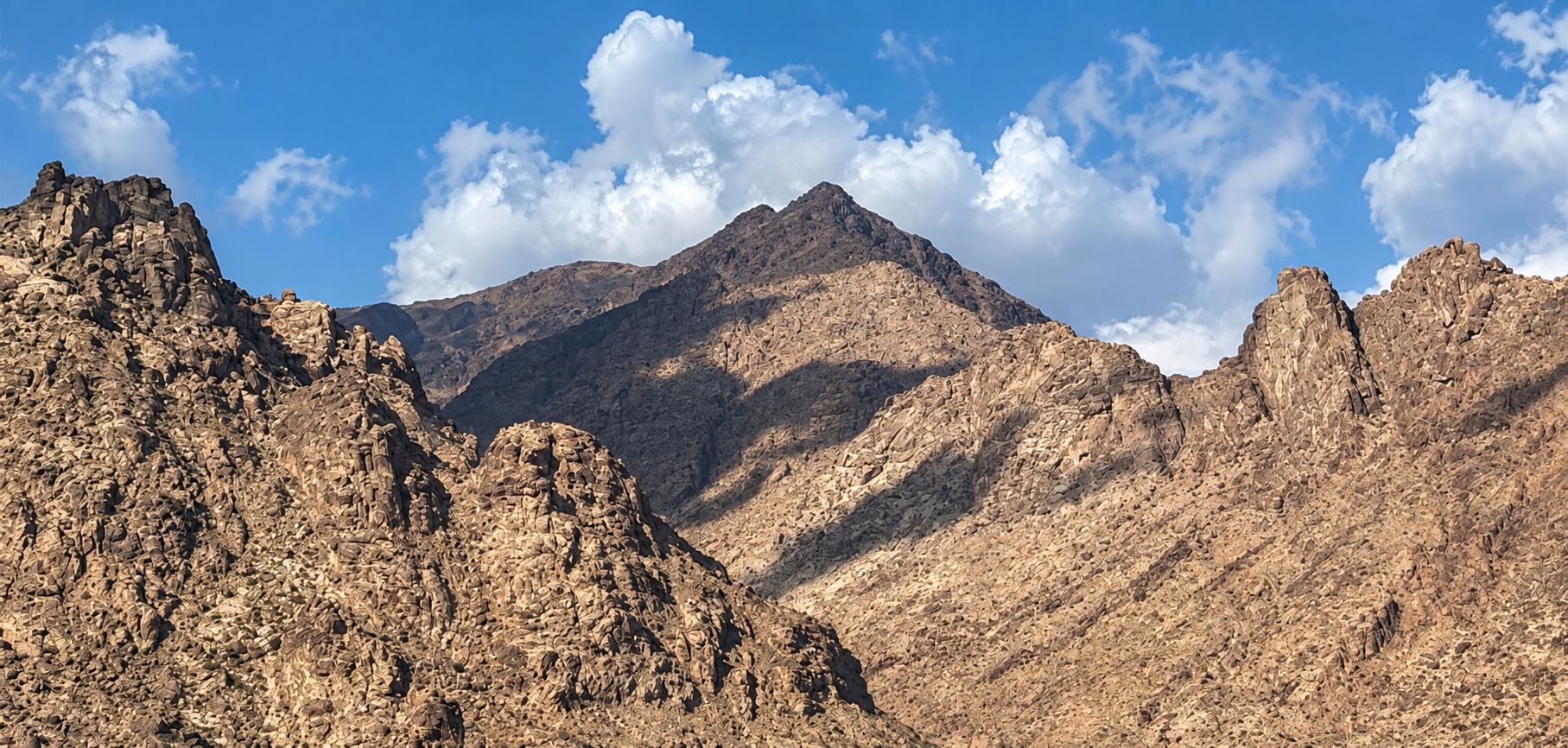 Imagem de capa - O que a pedra do Monte Sinai pode ensinar aos visitantes do Jardim Bíblico?