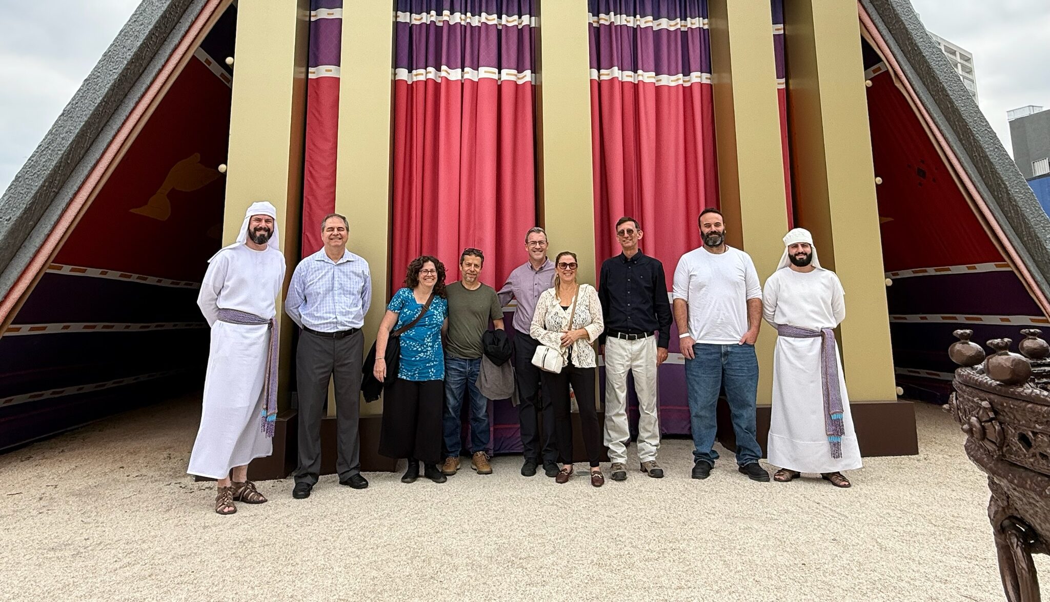 Imagem de capa - Jardim Bíblico recebe arqueólogos israelenses durante visita ao Templo de Salomão