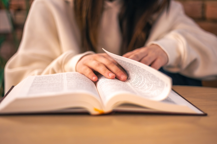 Imagem de capa - Estudo da Palavra: entenda por que você não deve faltar quarta-feira na Igreja