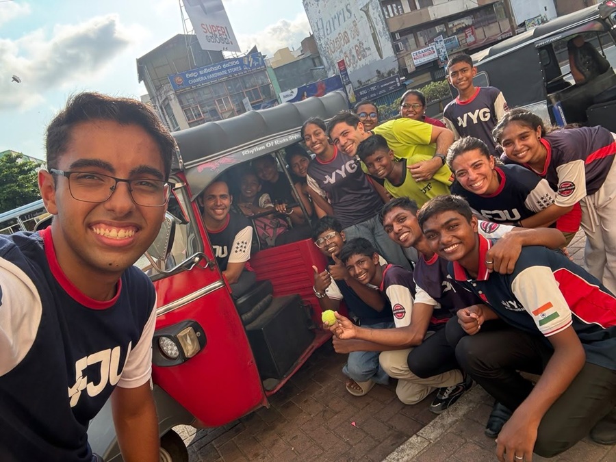 De tuk-tuk, Universal leva a Palavra de Deus a comunidades do Sri Lanka